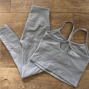 Beyond Yoga Light Gray Leggings Set